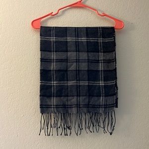 Roots Cabin grey scarf